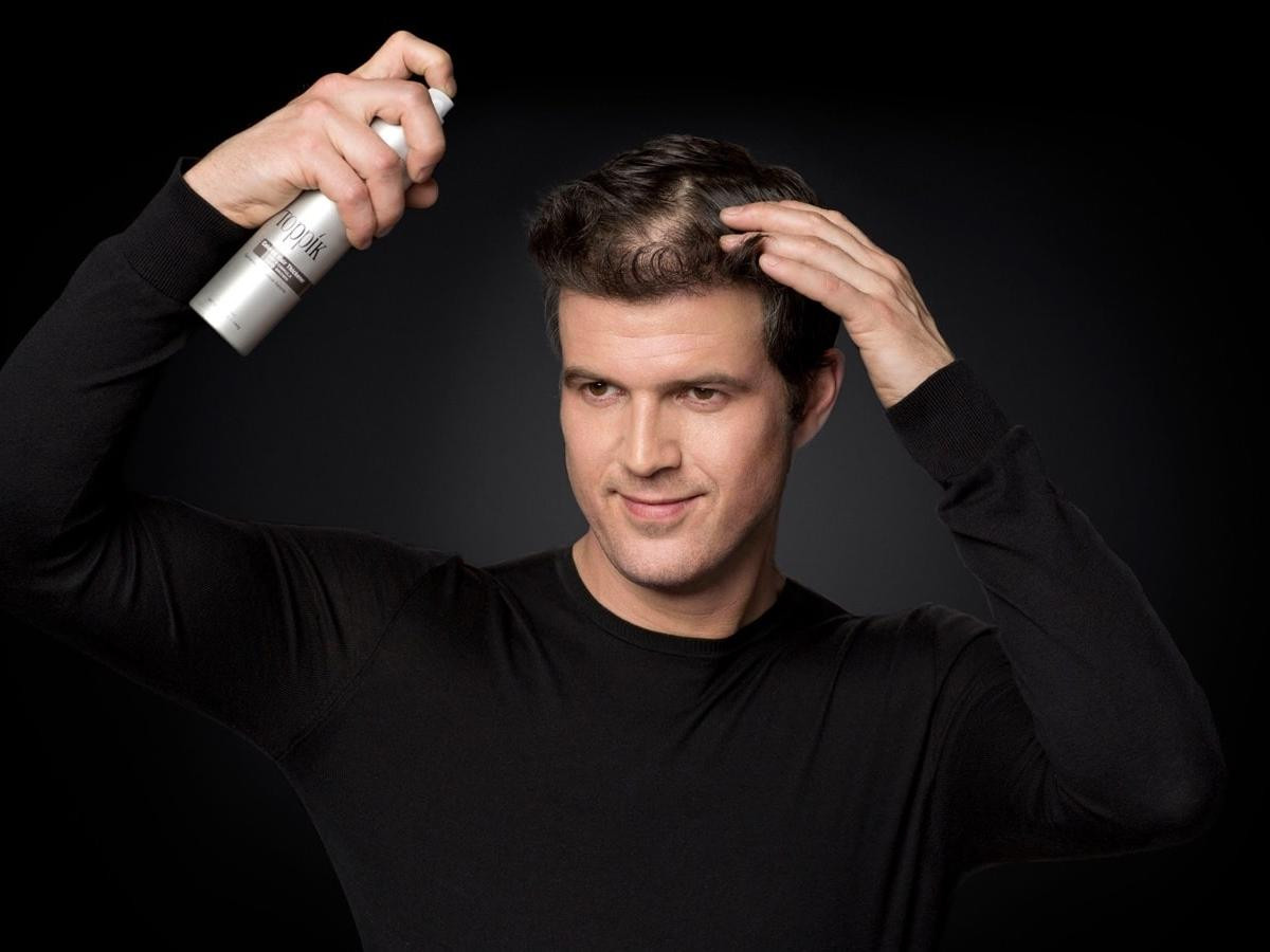 Cố định kiểu tóc comma hair nam bằng gôm xịt