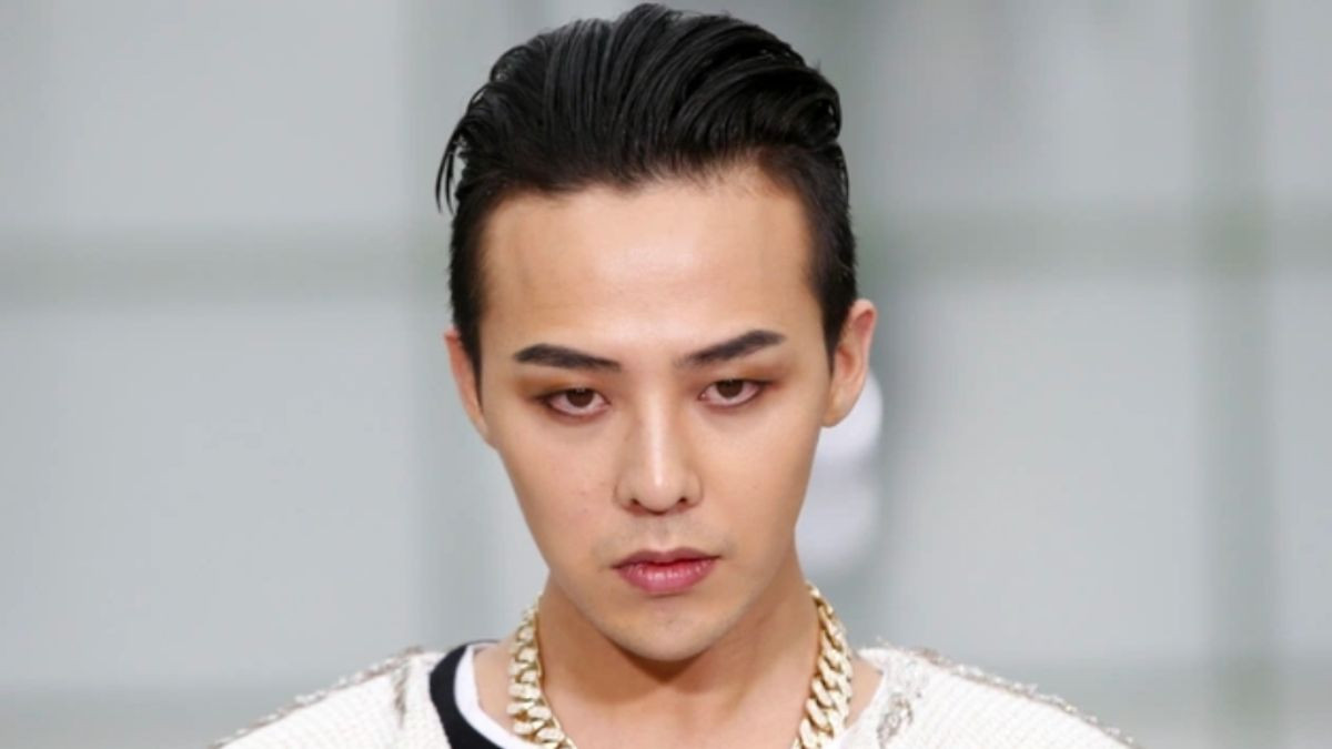 G-Dragon lịch lãm với tóc slicked back