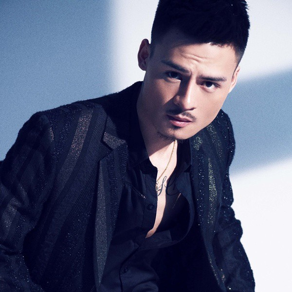 Hoa Vinh tự tin khoe kiểu tóc Mohican ấn tượng