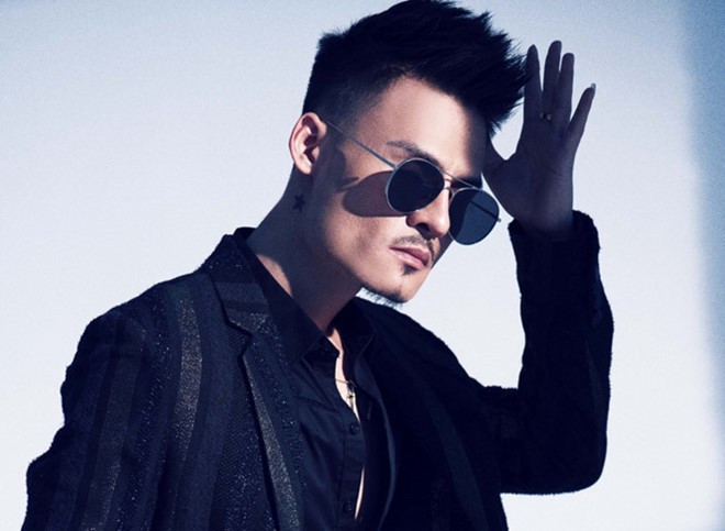 Hoa Vinh với phong cách năng động cùng kiểu tóc Mohican