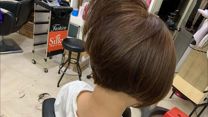 Khách hàng với kiểu tóc ngắn cá tính và thời thượng được tạo mẫu tại HAIR SALON HIẾU TRANG