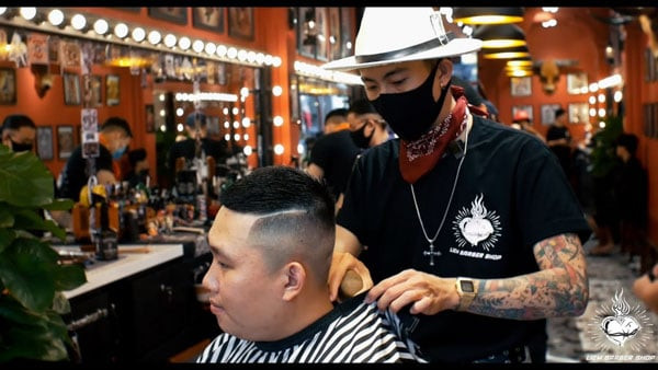 Không gian Liêm Barber uốn tóc đẹp cho nam