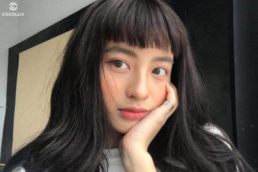 Kiểu mái ngắn trên lông mày mang đậm chất phá cách