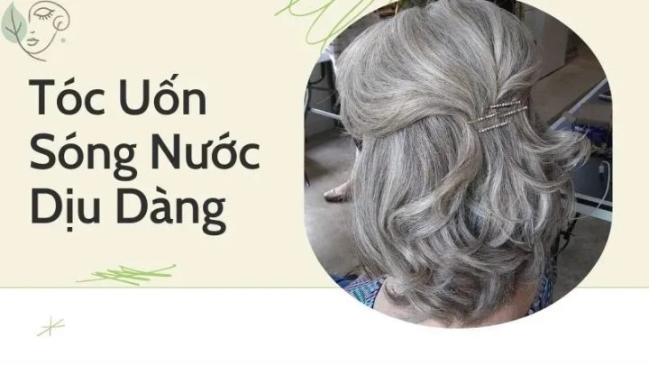 Kiểu tóc bà sui đơn giản uốn sóng nước nhẹ nhàng, toát lên vẻ dịu dàng và thanh lịch.