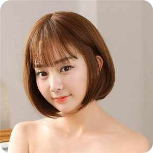 Kiểu tóc bob cúp ôm gọn cho mặt tròn, tạo vẻ thanh thoát.