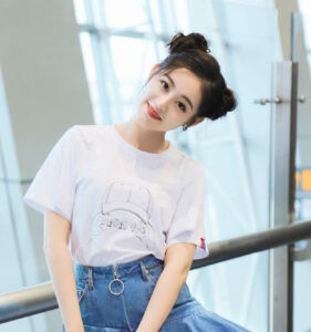 Kiểu tóc búi cao hai bên cực xinh cho kỷ yếu