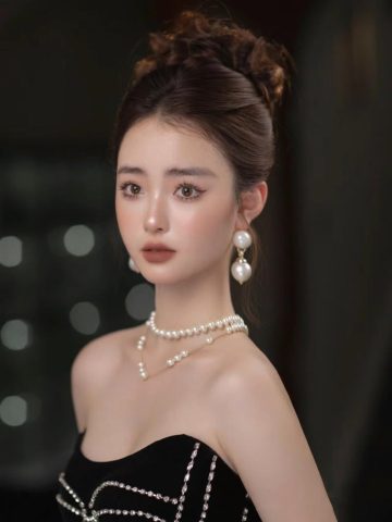 Kiểu tóc búi cao trẻ trung