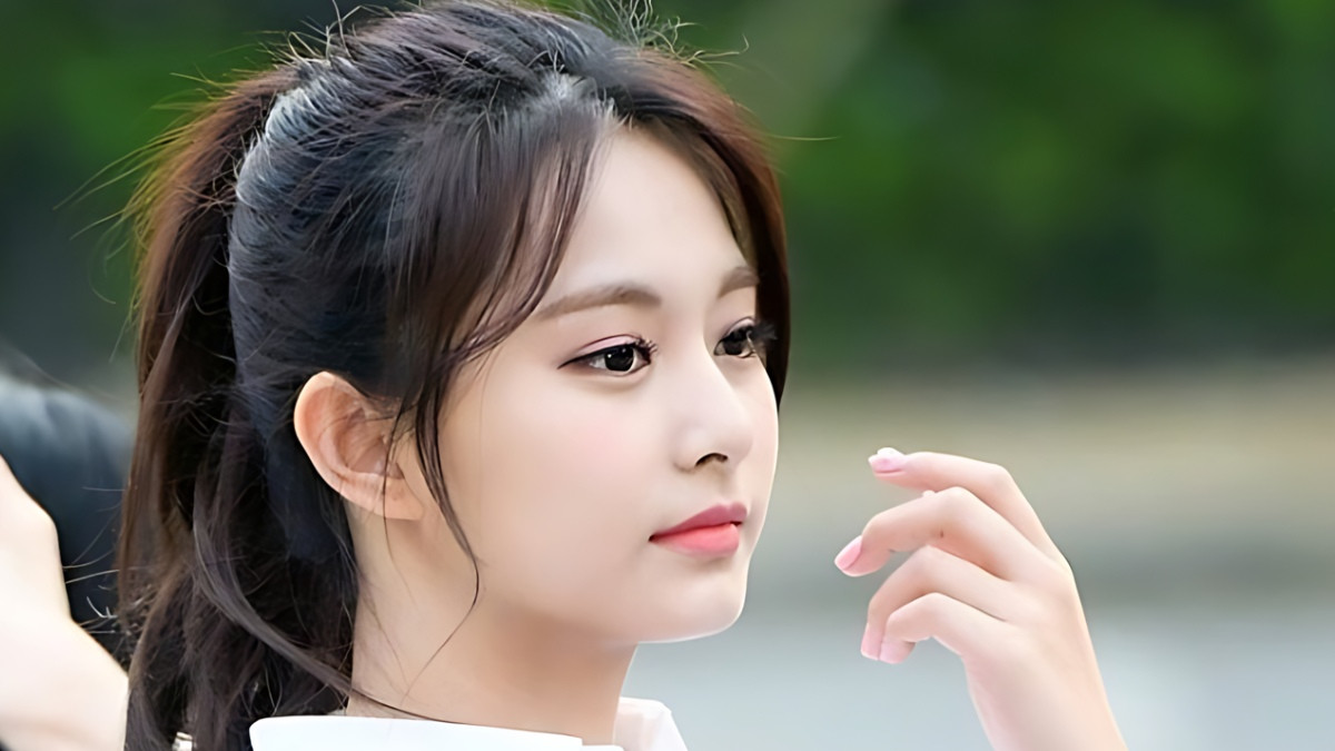 Kiểu tóc đuôi ngựa buộc lệch đầy quyến rũ