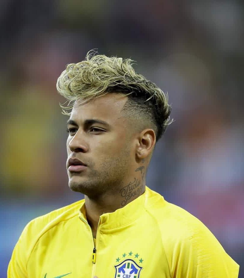 Kiểu tóc Faux Hawk Neymar 2015, mang lại vẻ trẻ trung.