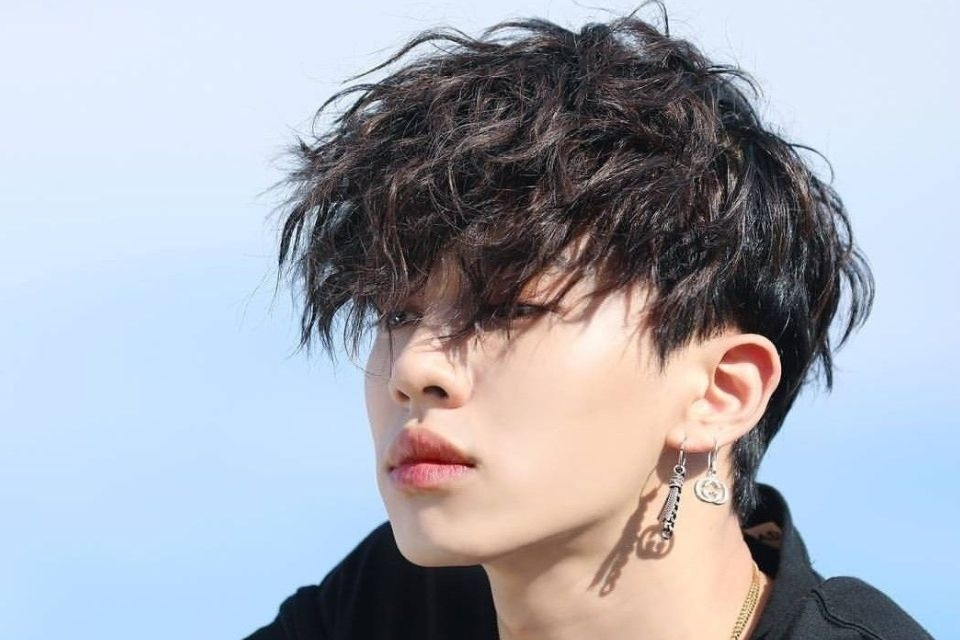 Kiểu tóc layer two block uốn bồng bềnh