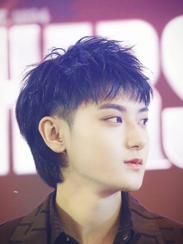 Kiểu tóc mohawk ngắn cổ điển gọn gàng