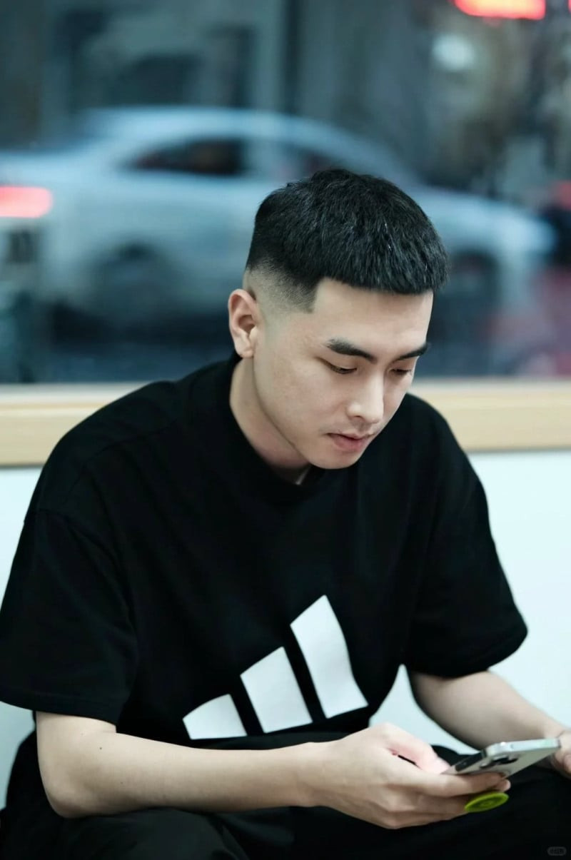 Kiểu tóc nam thủy quân lục chiến Caesar Cut trẻ trung