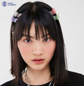 Kiểu tóc ngắn kẹp hai bên kết hợp mái thời thượng cho tiệc cưới