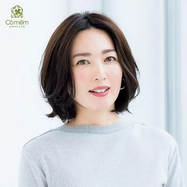 Kiểu tóc ngắn rẽ ngôi thanh lịch cho phụ nữ U50