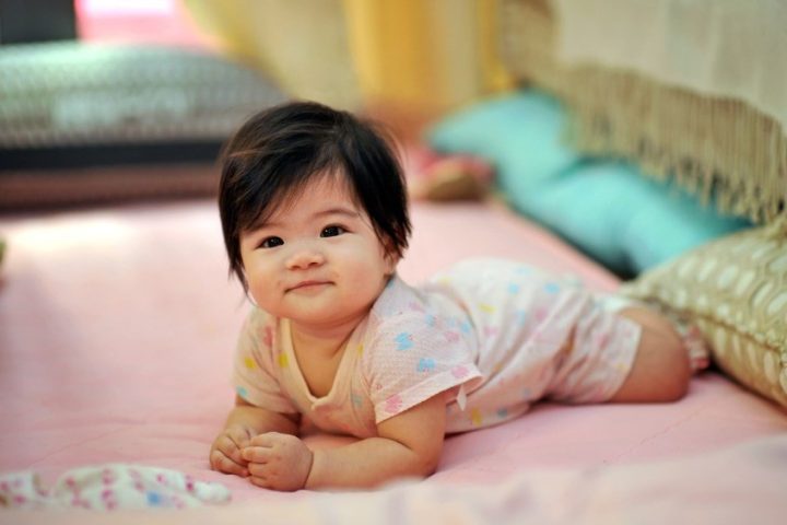 Kiểu tóc ngắn tự nhiên cho bé gái 1 tuổi