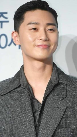 Kiểu tóc Pompadour chải nam với texture hiện đại