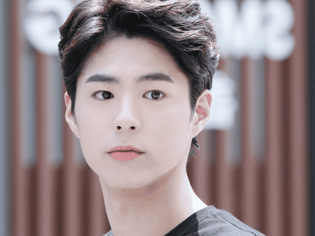 Kiểu tóc Side Part chia ngôi lệch kết hợp Fade làm thon gọn khuôn mặt tròn