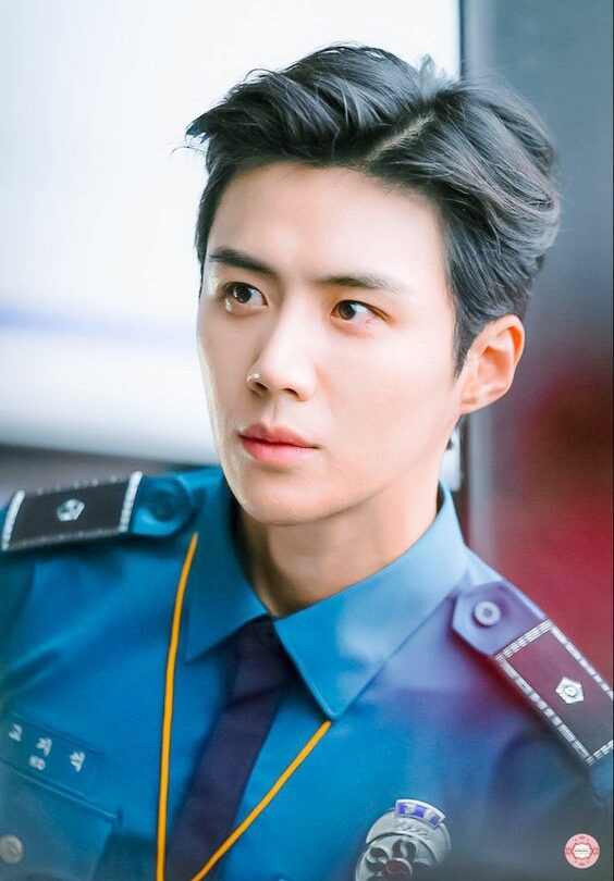 Kiểu tóc Side Part cổ điển cho nam mặt dài