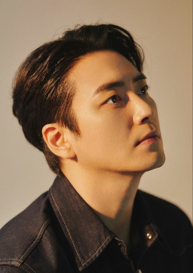 Kiểu tóc Slicked Back bóng bẩy và nam tính