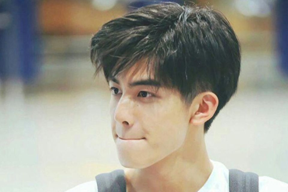 Kiểu tóc two block uốn chia ngôi 7/3