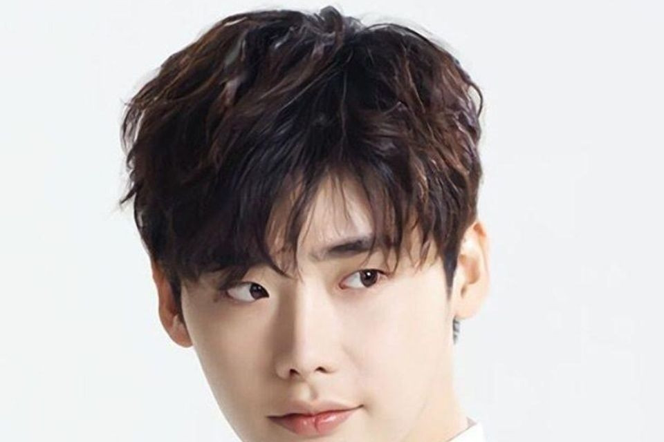 Kiểu tóc two block uốn xoăn nhẹ tự nhiên