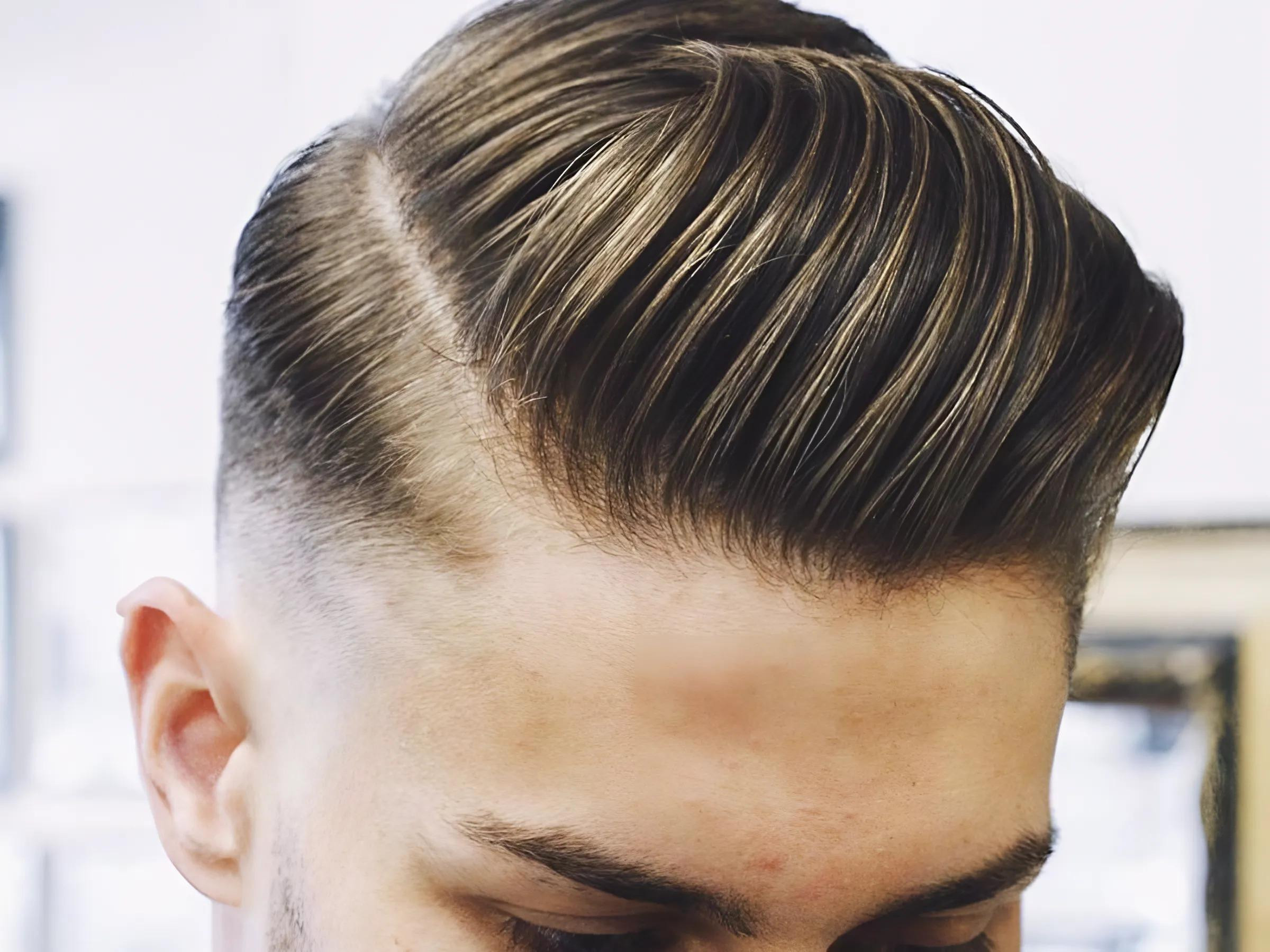 Kiểu tóc Undercut Quiff dài tạo vẻ lãng tử và phong cách