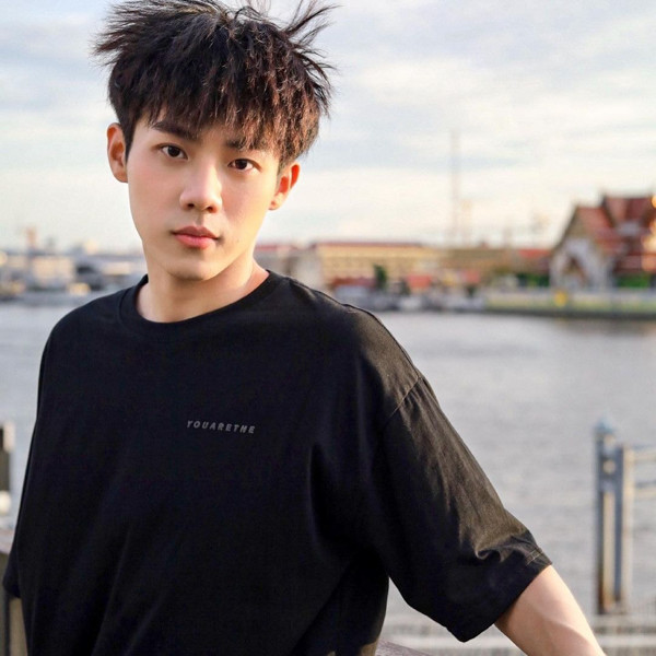 Kiểu tóc uốn con sâu cho nam