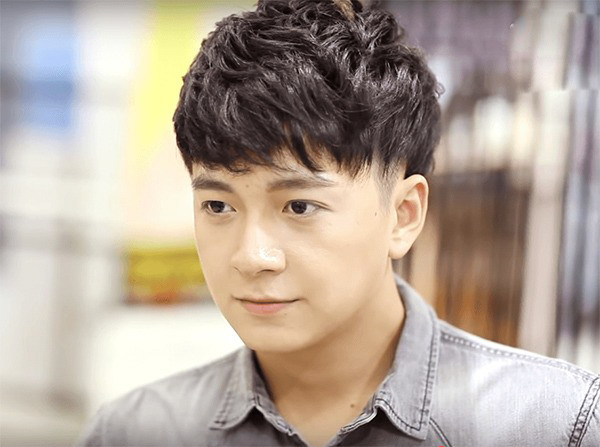 Kiểu tóc uốn đẹp cho người mặt tròn