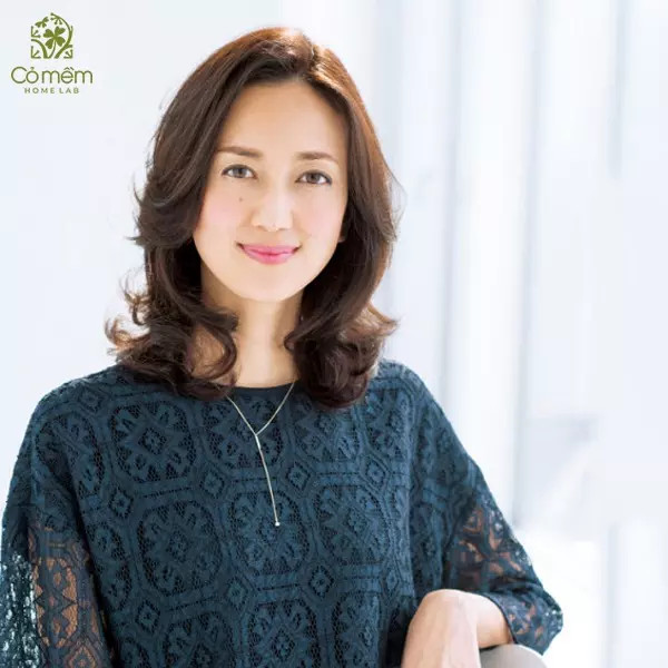 Kiểu tóc uốn sóng lơi nhẹ nhàng cho phụ nữ U50