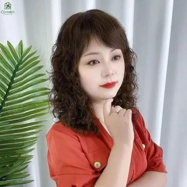 kiểu tóc xoăn hippie cho phụ nữ trung niên