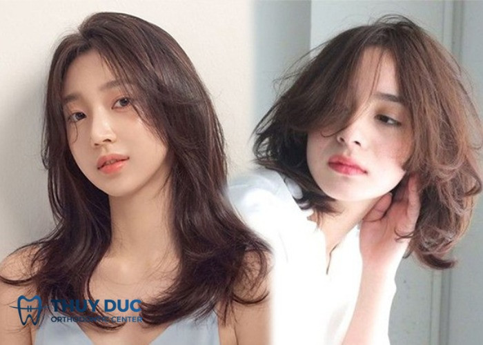 Kiểu tóc xoăn sóng lơi ngang vai giúp làm mềm đường nét cho khuôn mặt lưỡi cày