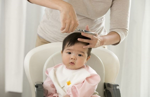 Lưu ý khi chăm sóc tóc ngắn bé gái để tóc luôn khỏe mạnh và an toàn