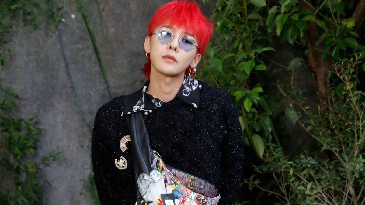 Màu tóc G-Dragon nổi bật với tông xanh