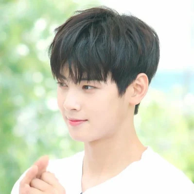 Mẫu tóc Layer được cắt tỉa gọn gàng, tạo độ bồng tự nhiên ở phần đỉnh và ôm sát hai bên