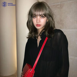 Mẫu tóc ngắn uốn nhẹ đi tiệc cưới mang vẻ đẹp dịu dàng