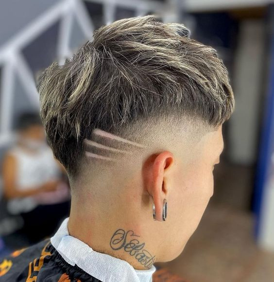 Mohawk ngắn với họa tiết cạo tinh xảo
