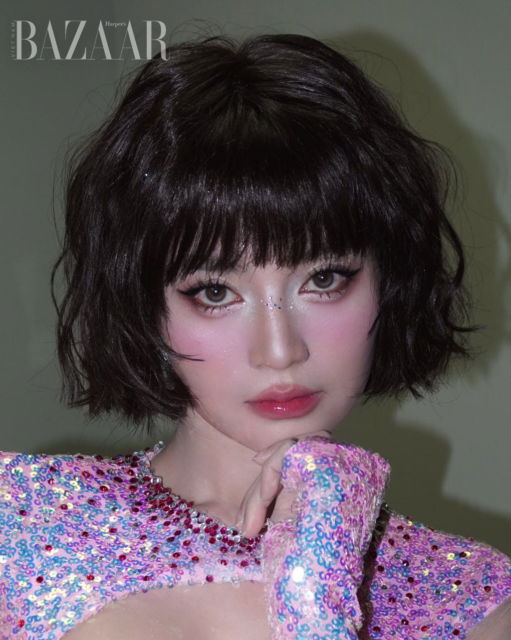 Ninh Dương Lan Ngọc với tạo kiểu tóc babydoll uốn xoăn nhẹ