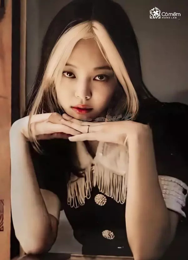 Nữ giới tóc ngắn ngang vai, gẩy light mái nổi bật như Jennie, thể hiện phong cách cá tính và thời thượng