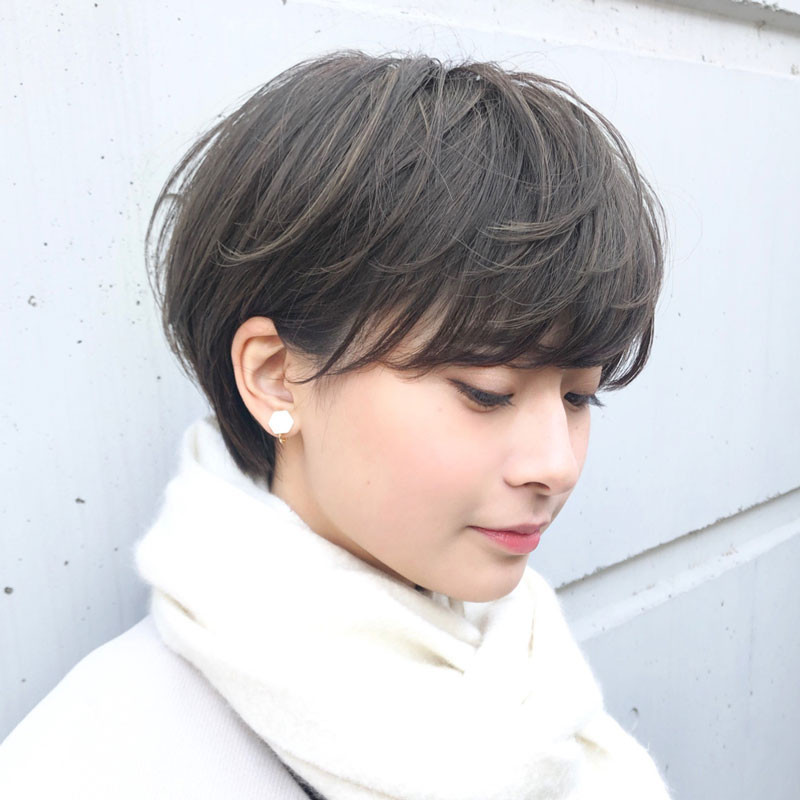 Nữ U40 cá tính với tóc tém tạo kiểu nhẹ nhàng