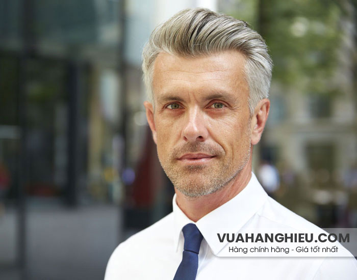 Phong cách undercut vuốt ngược lịch lãm cho đàn ông trung niên.