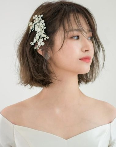 Quý cô tóc bob ngắn trang điểm tự nhiên kiểu Hàn Quốc rạng rỡ đi ăn cưới