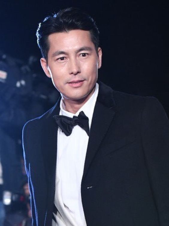 Quý ông U50 với kiểu tóc Pompadour bồng bềnh