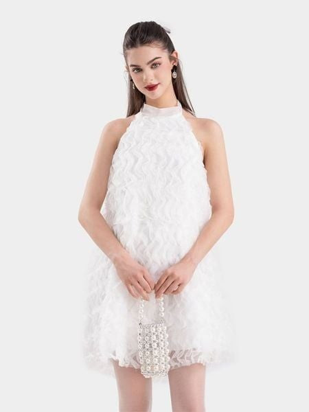 Quyến rũ và sexy hơn với chiếc đầm cổ yếm hở lưng