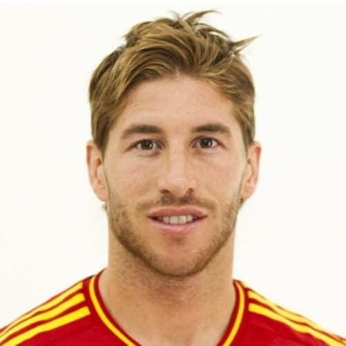 Sergio Ramos với kiểu tóc quiff messy nam tính, đầy năng lượng