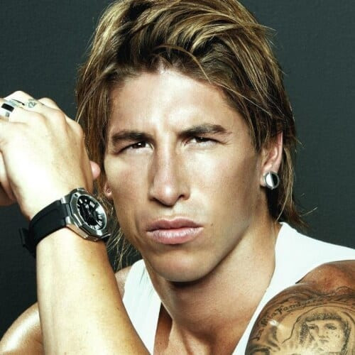 Sergio Ramos với mái tóc xoăn dài tự nhiên, phong trần