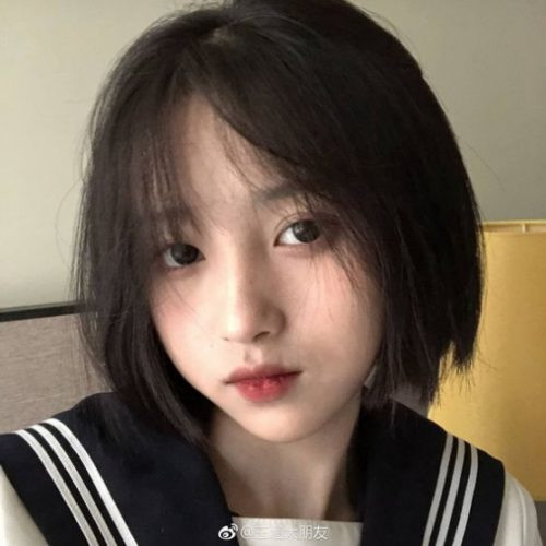 Tóc bob mái xéo giúp mặt thon gọn, phù hợp gò má cao