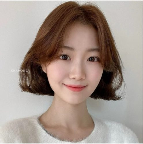 Tóc bob ngắn uốn cụp cổ điển cho gò má cao