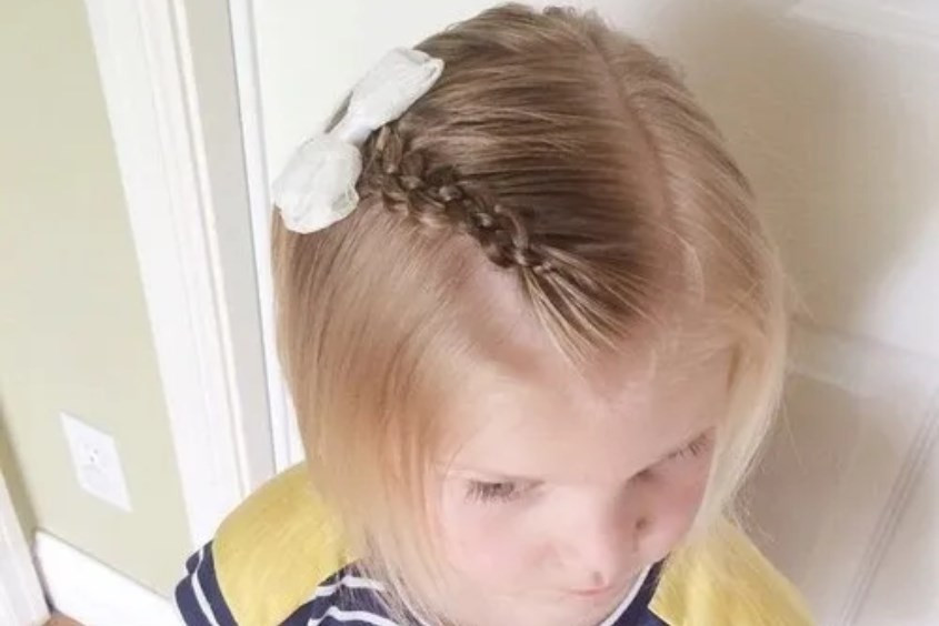 Tóc bob tết 4 sợi điểm nơ cho bé gái 1 tuổi