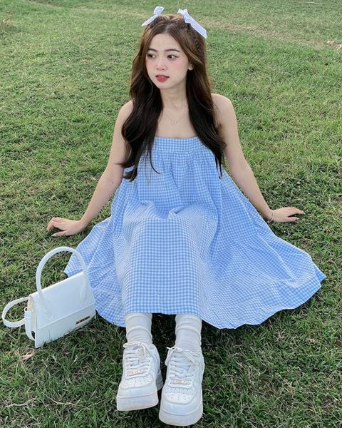 Tóc cột hai bên mái với phụ kiện tạo vẻ đẹp ngây thơ và thu hút