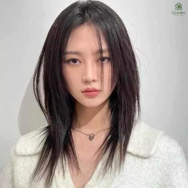 tóc dài thẳng tự nhiên cho phụ nữ trung niên